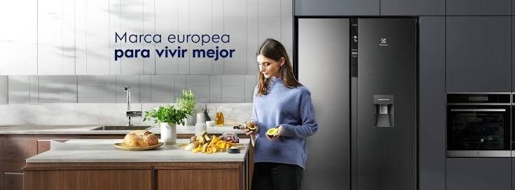 Nevera Electrolux Side by Side en una cocina moderna, marca europea