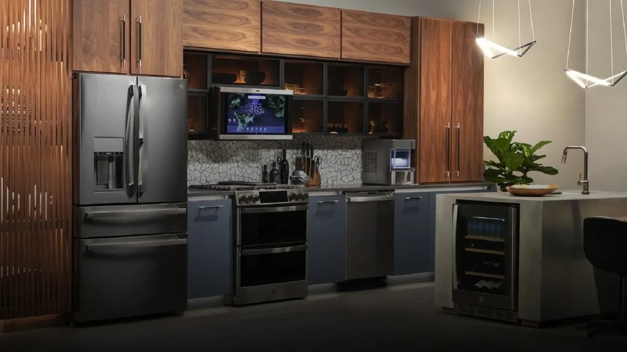 Cocina integral con nevera General Electric Profile, horno y enfriador de vinos empotrados